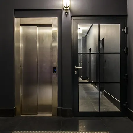 Apartment Beutiful Pearl In Tenement House In Center *