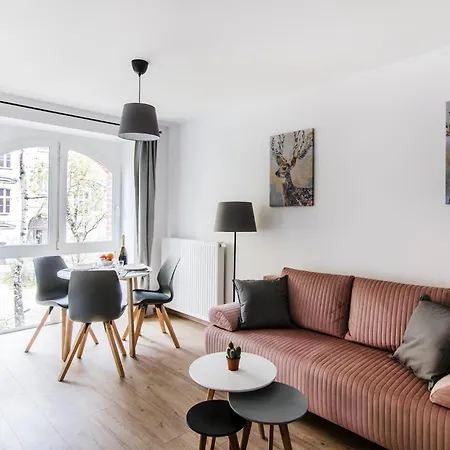 Beutiful Pearl In Tenement House In Center *